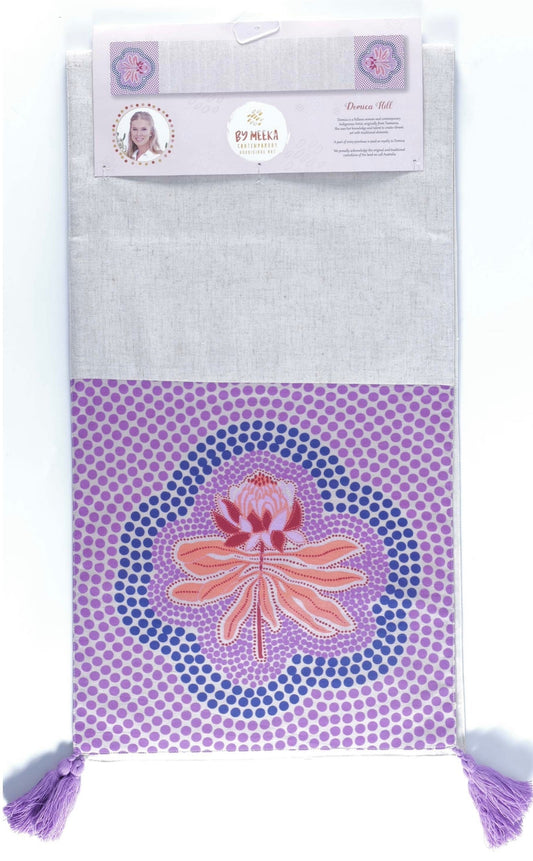 Waratah Table Runner Blended Cotton, Polyester, Linen